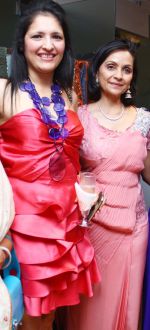 Sonica Malhotra- director of MBD Mall and Alka Nishar at the Aza store launch in Ludhiana on 18th May 2012.jpg